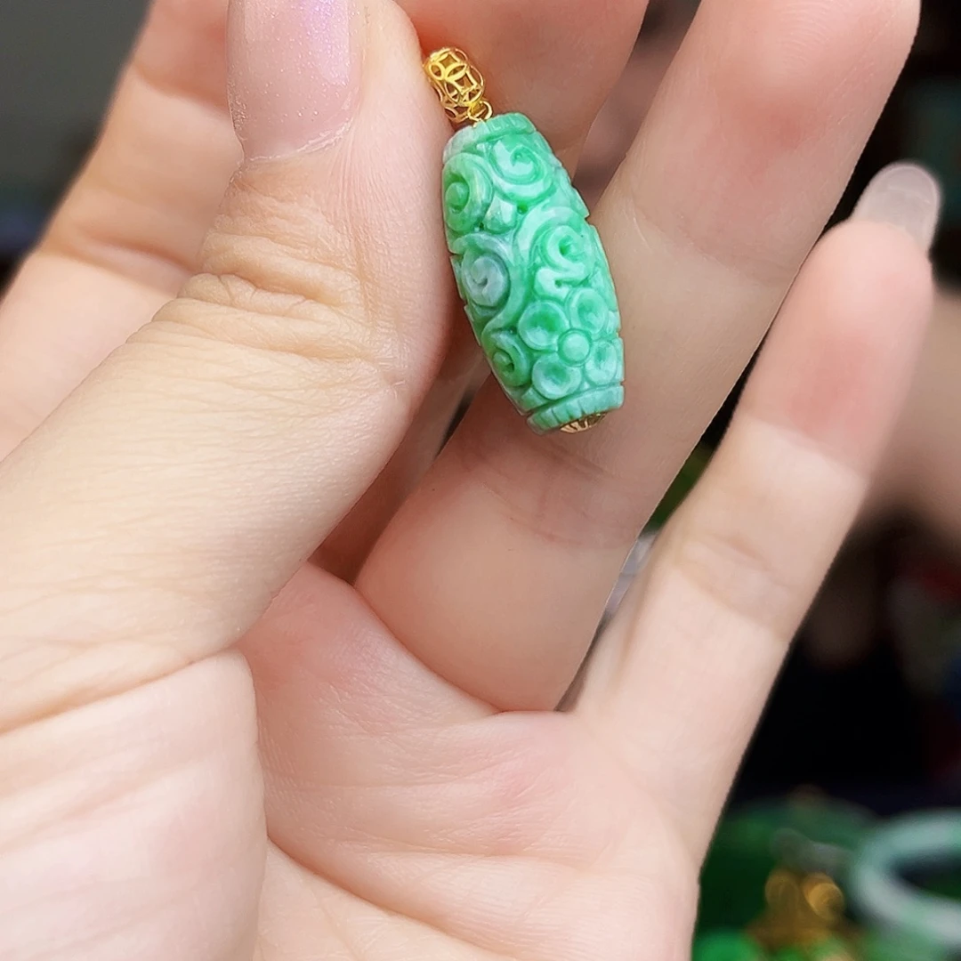 翡翠18K金镶嵌颈饰多样性