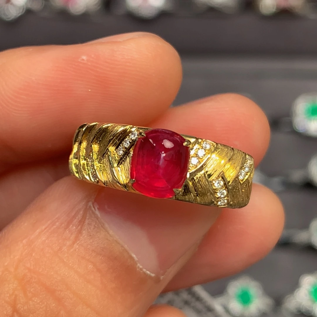 红宝石戒指18K金镶嵌