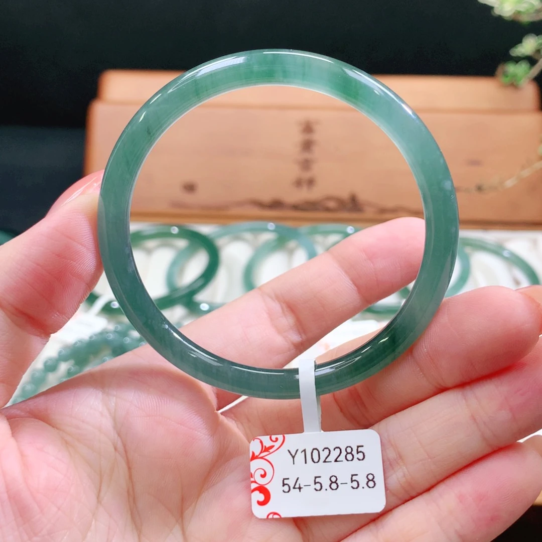 翡翠手镯未镶嵌天然