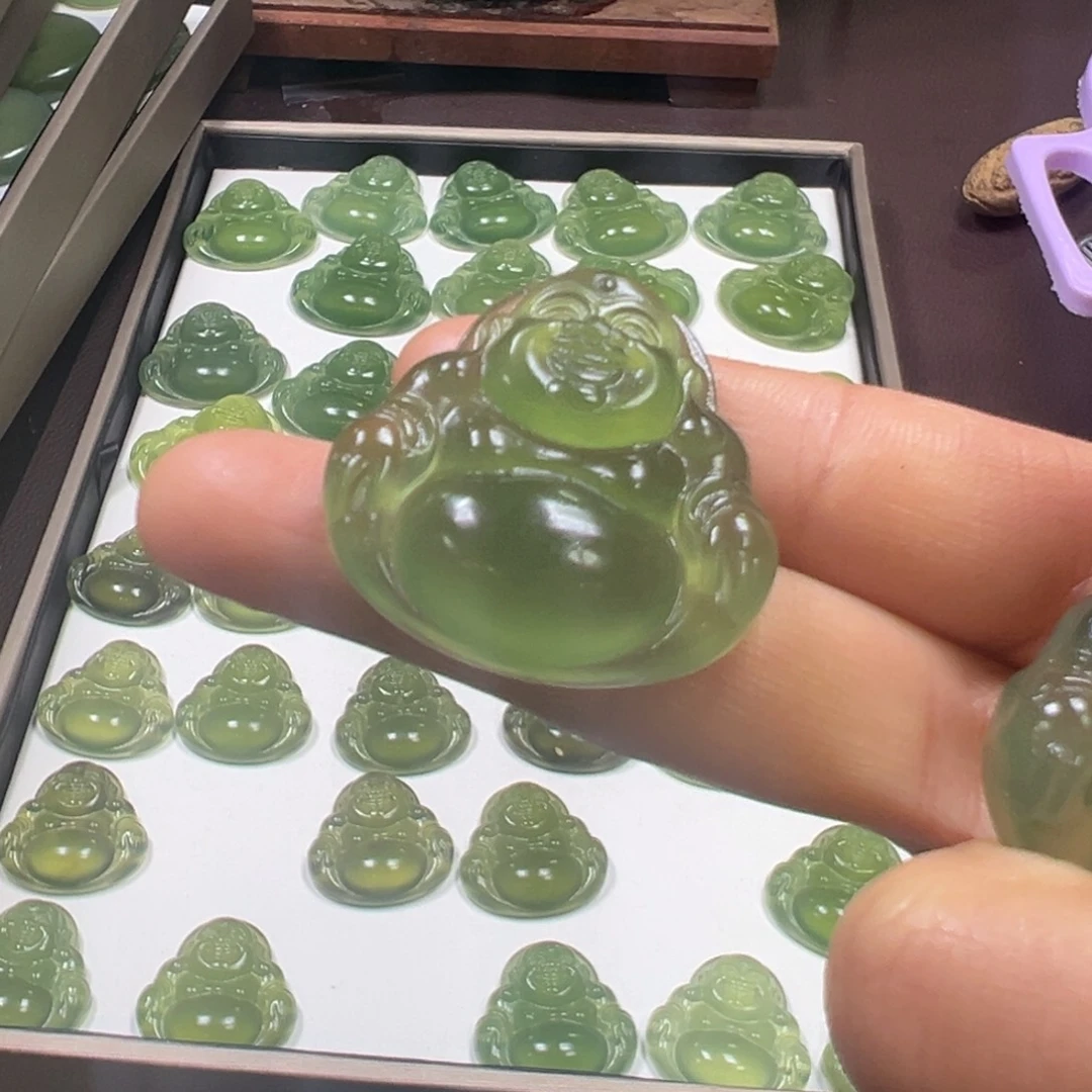 卫***甜蛇纹石玉未镶嵌颈饰