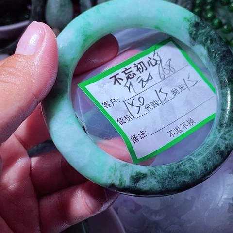 斤***元翡翠未镶嵌颈饰缅甸