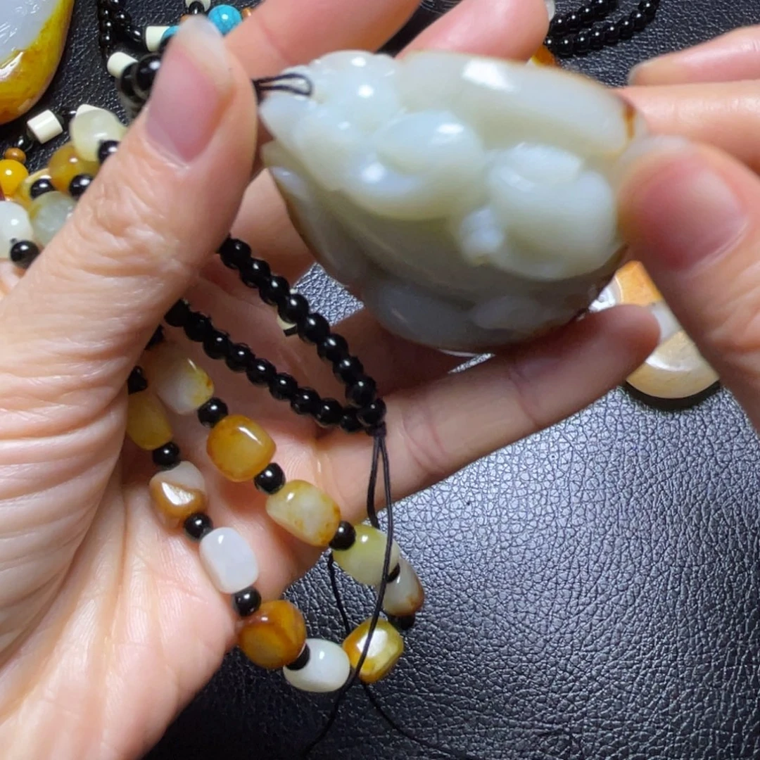 德***通和田玉未镶嵌颈饰