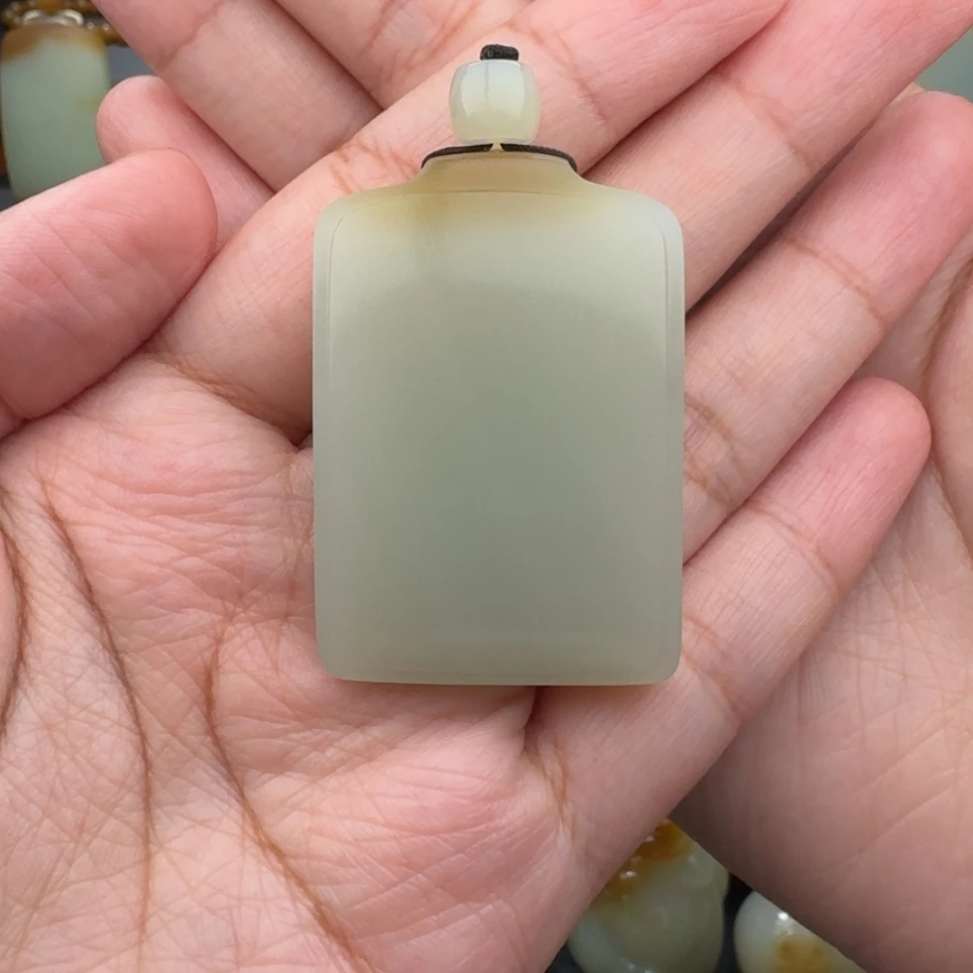 小***虎和田玉未镶嵌颈饰