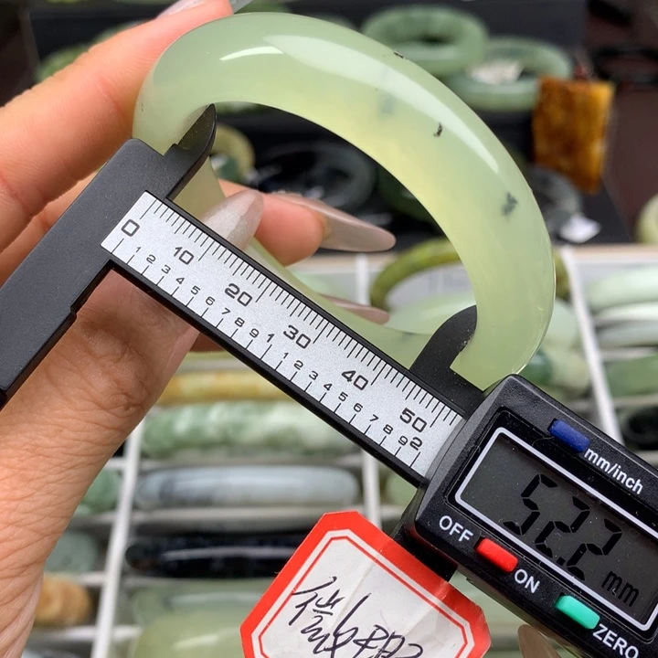 蛇纹石玉未镶嵌手镯713