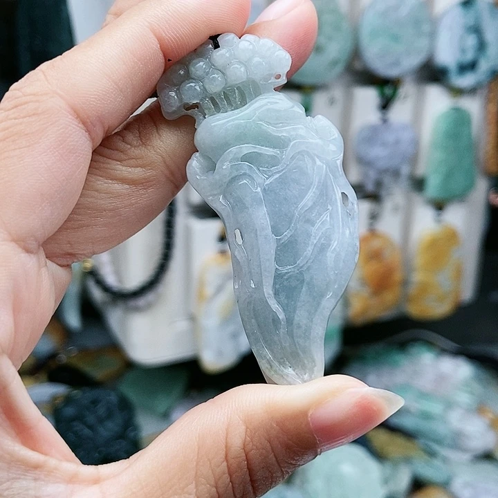 颈饰足铂镶嵌翡翠翡翠