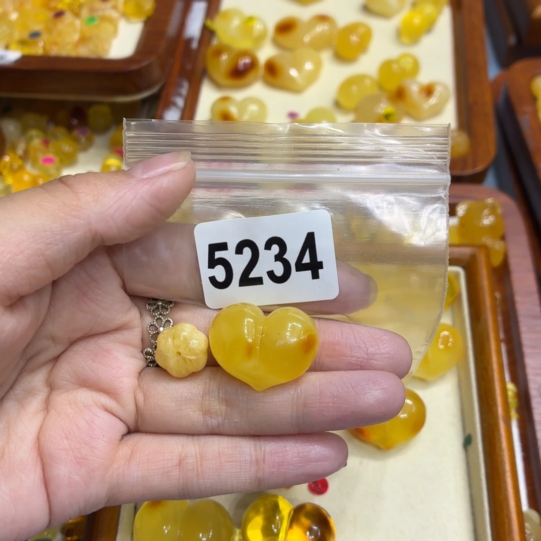 t***n琥珀未镶嵌颈饰我