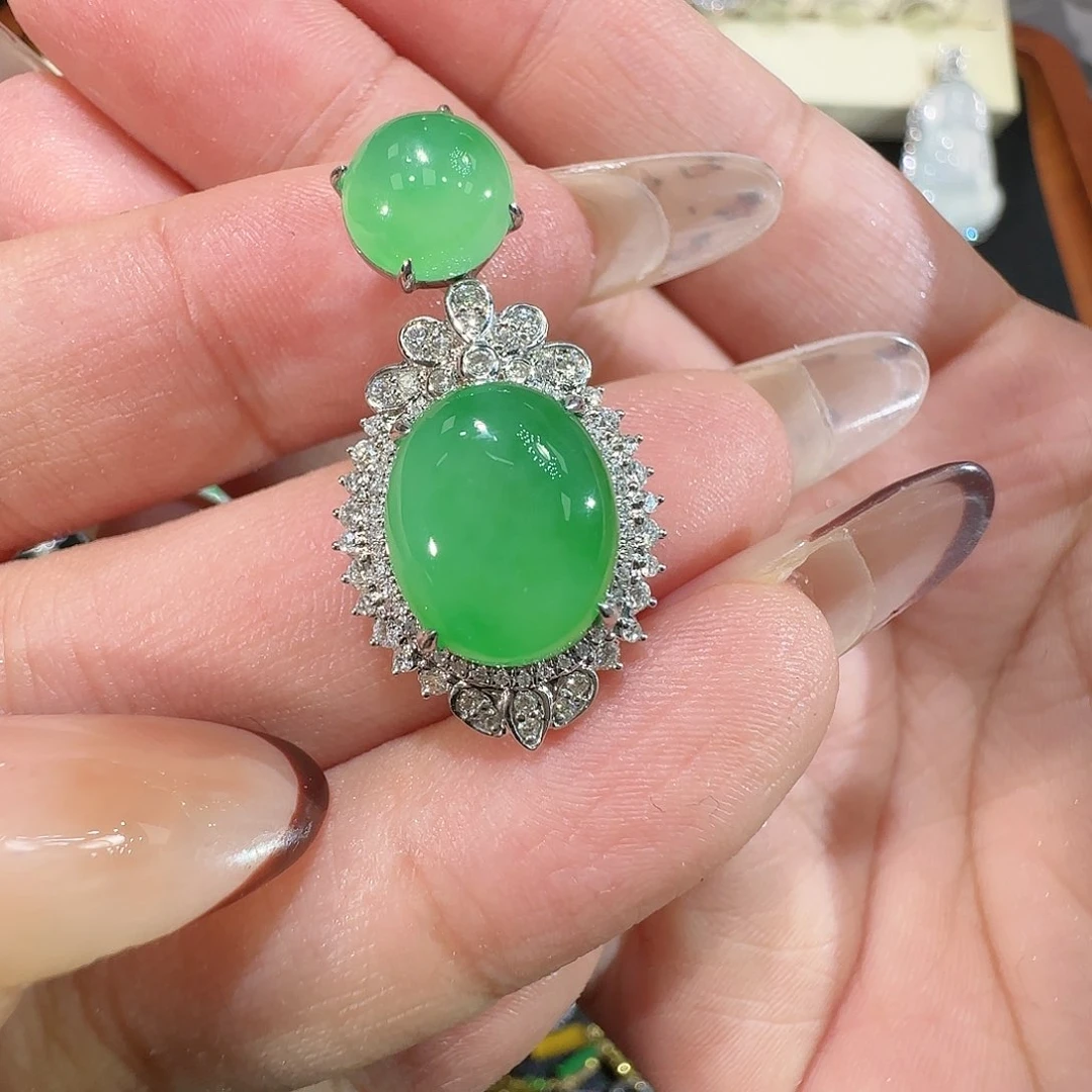 【闪购商品】颈饰18K金镶嵌翡翠