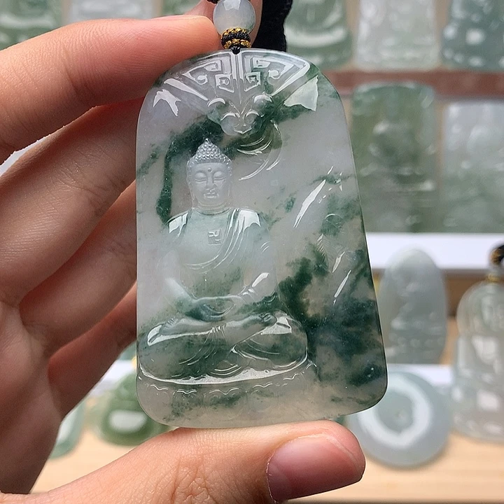 心***成翡翠未镶嵌颈饰大日