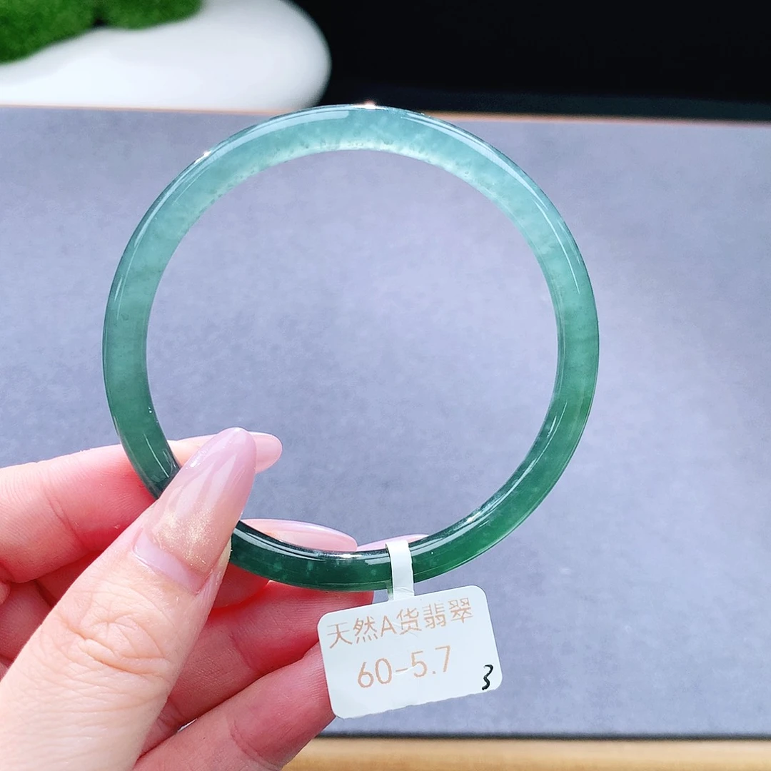 未镶嵌手镯（圆镯）翡翠