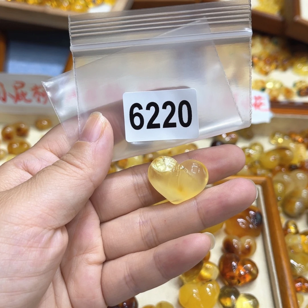 未镶嵌琥珀珠宝奇石