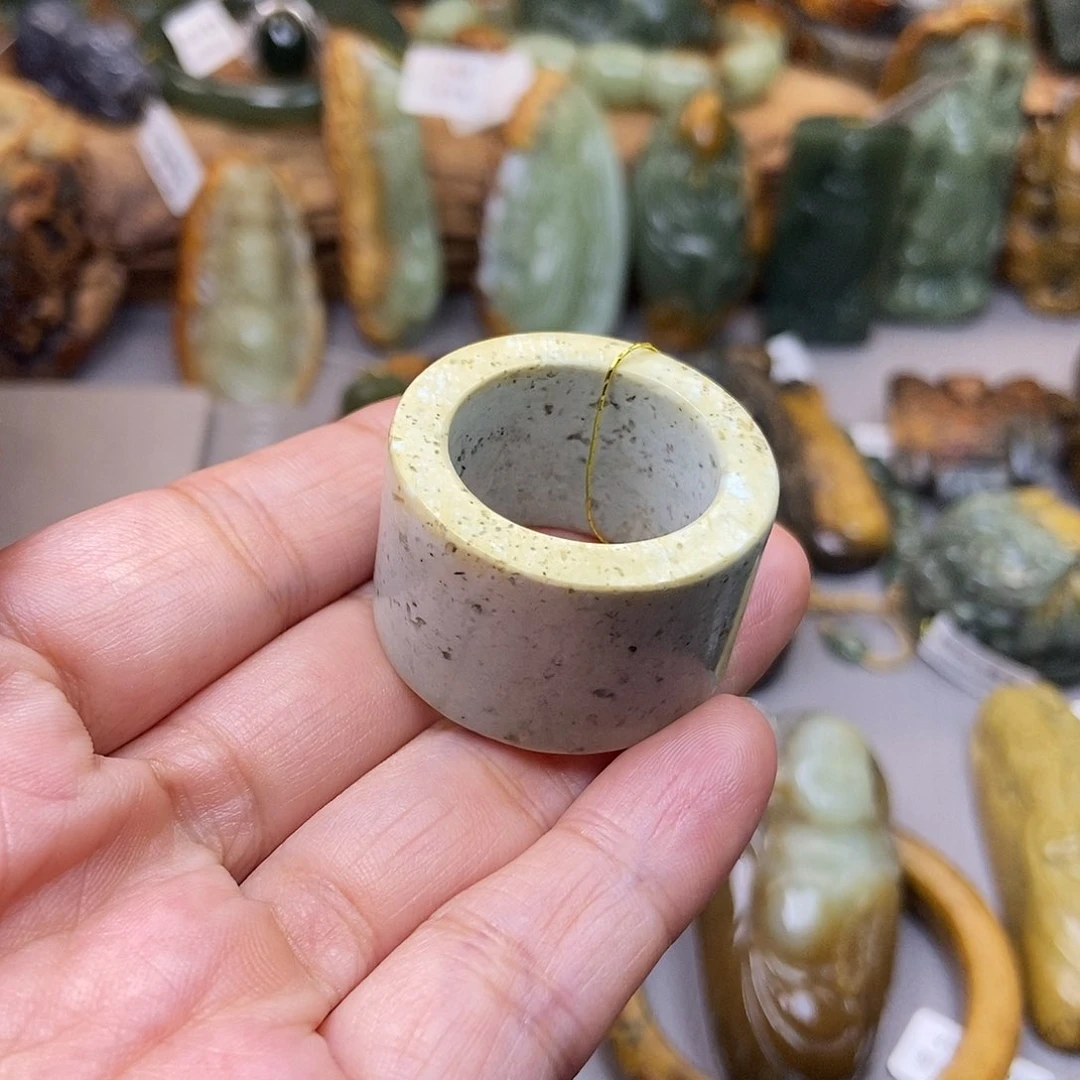 岫岩河磨玉（透闪石质玉）未镶嵌珠宝奇石对