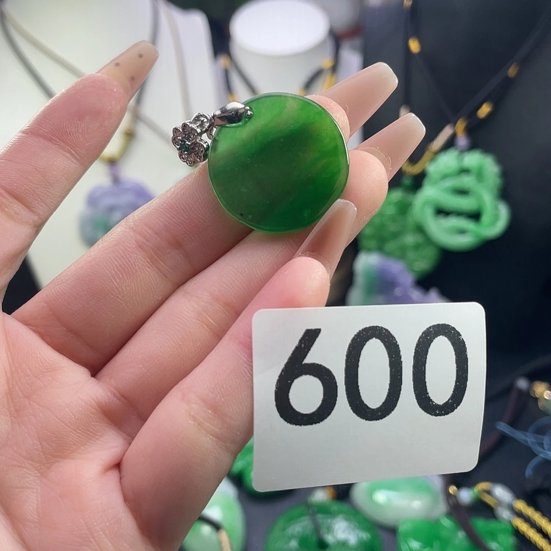 翡翠未镶嵌吊坠(赠链)