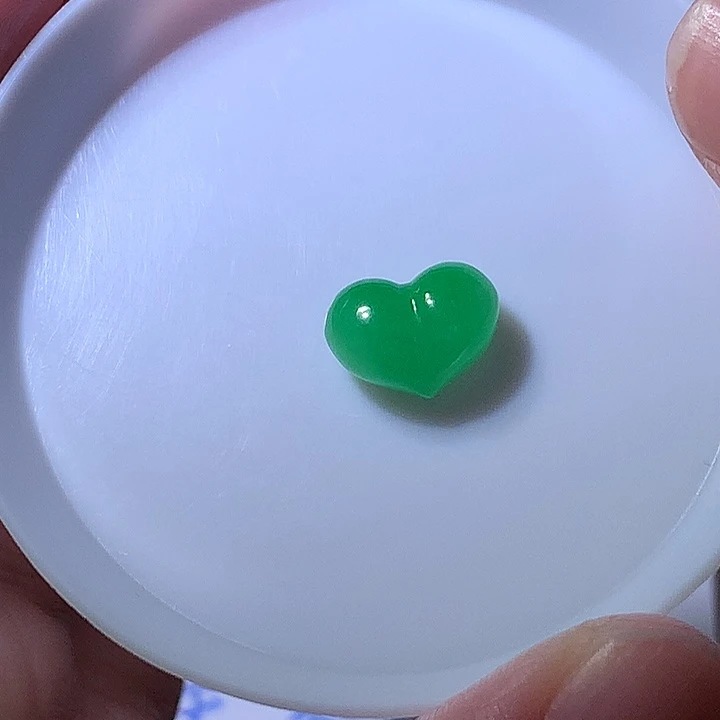 翡翠未镶嵌颈饰阳绿色爱心12.3*9.0*6.2