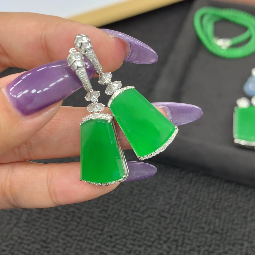 颈饰18K金镶嵌翡翠*‍***无事牌耳饰