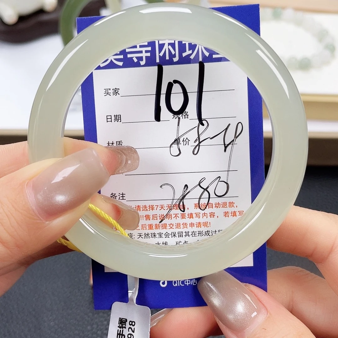 和田玉未镶嵌手镯