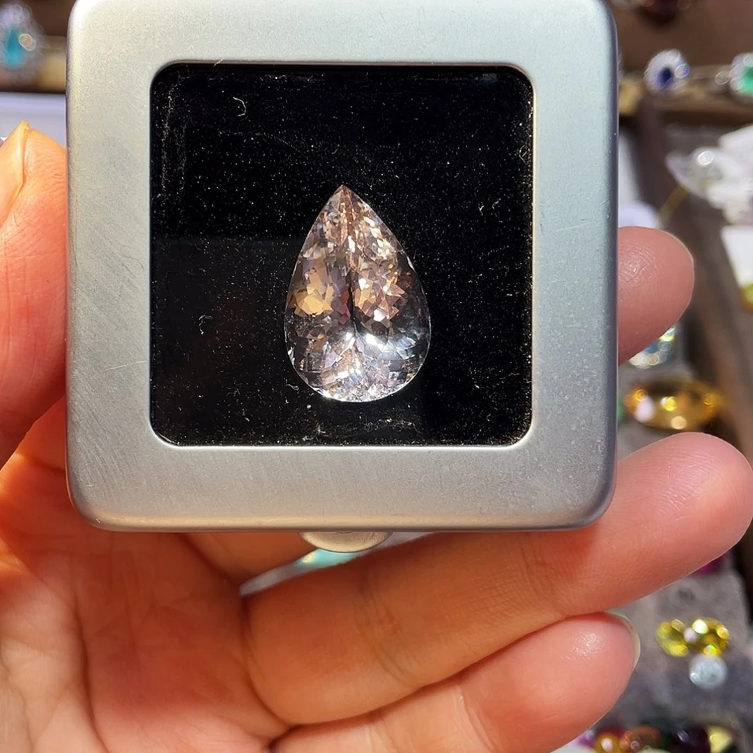 未镶嵌裸石绿柱石（摩根石）18ct