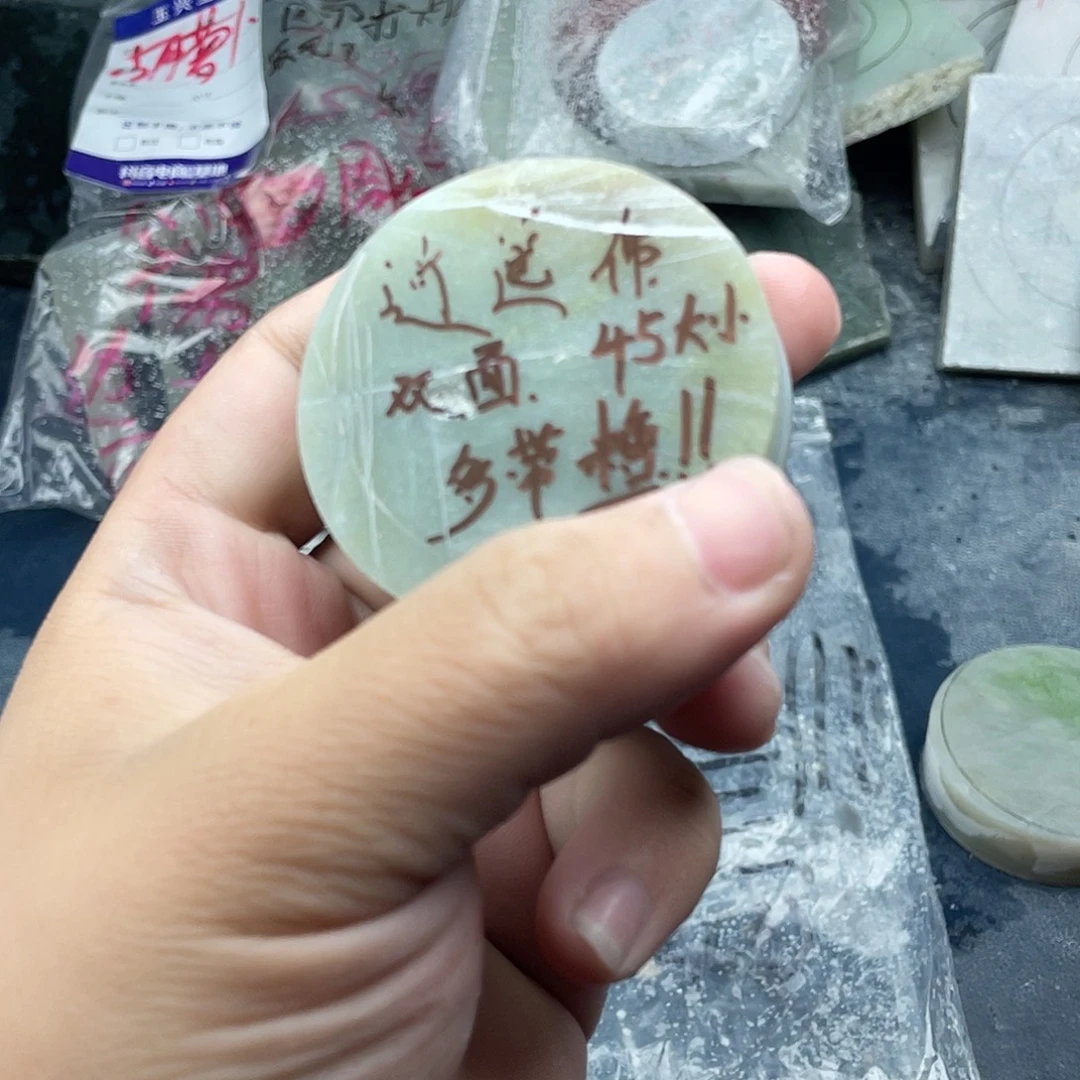 胡***。和田玉未镶嵌珠宝奇石