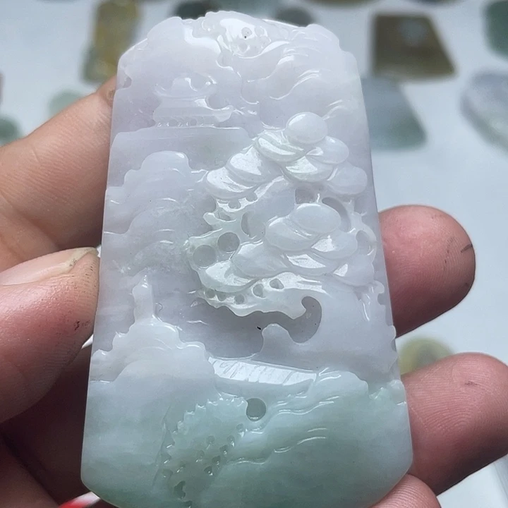 翡翠未镶嵌颈饰山水牌