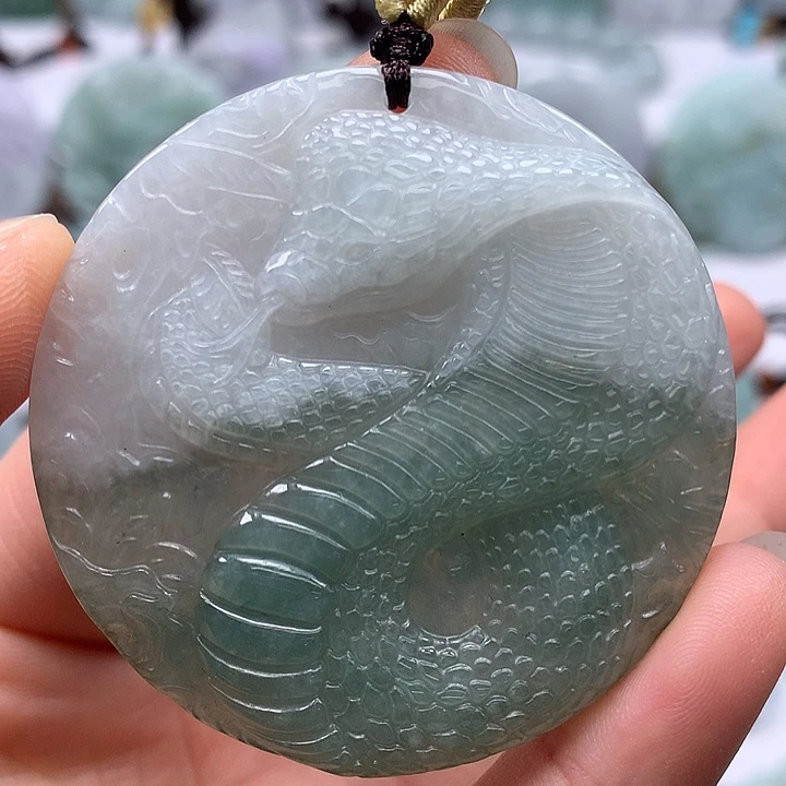 翡翠未镶嵌颈饰蛇牌福利洒一条黄翡颜色线福利