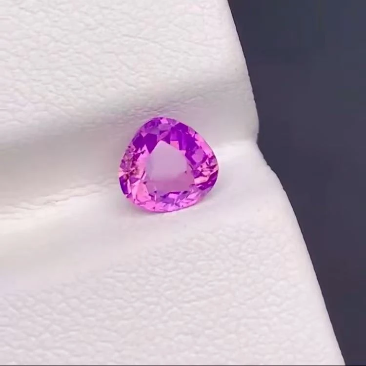 无烧粉蓝宝石 0.99克拉