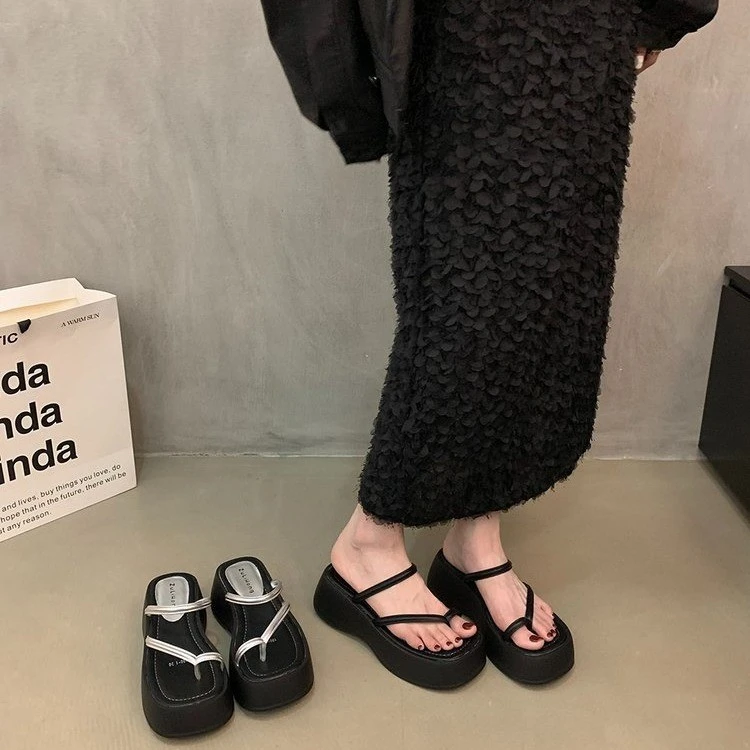 小众绝美凉拖鞋女夏外穿2025新款小个子厚底一字拖设计感夹趾凉鞋