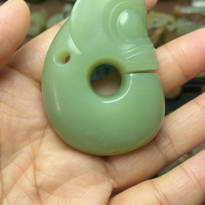 小***参岫岩河磨玉（透闪石质玉）未镶嵌颈饰