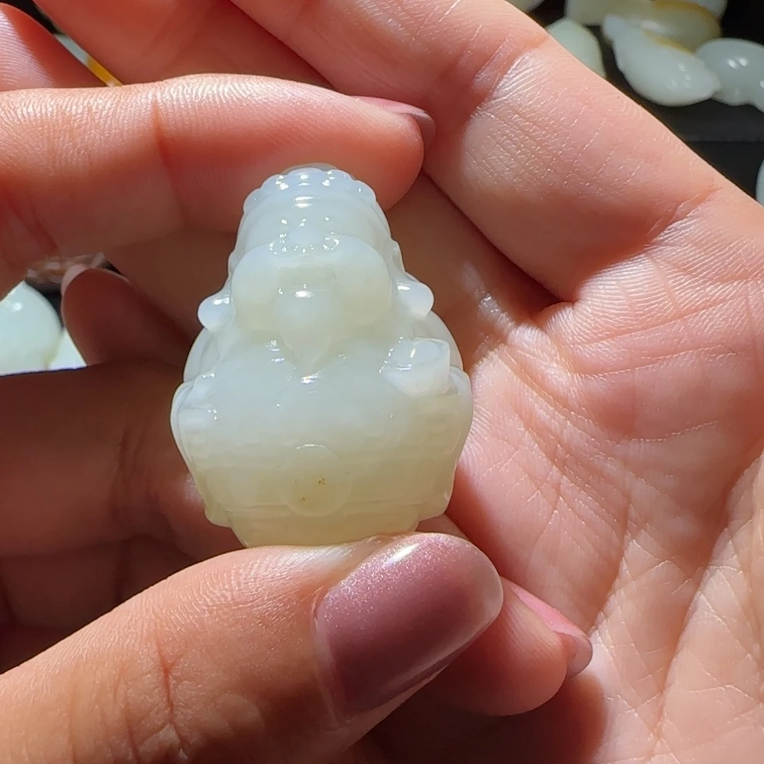 红***湖和田玉未镶嵌颈饰