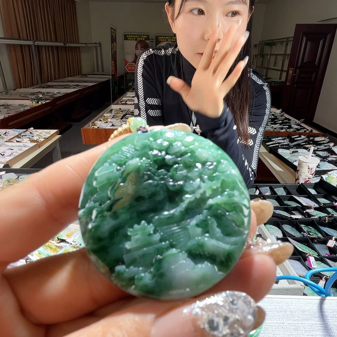 翡翠未镶嵌颈饰一
