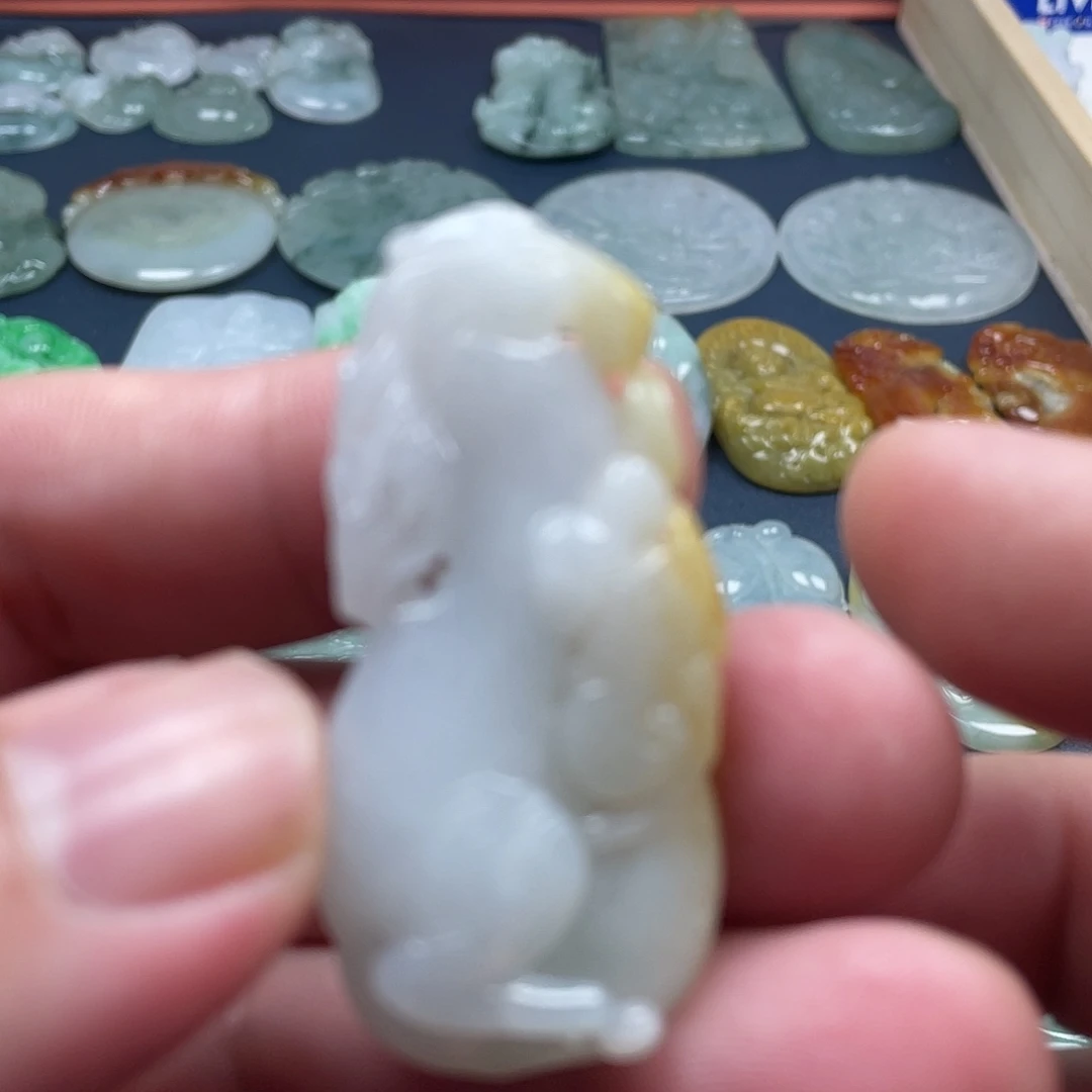 翡翠未镶嵌颈饰马