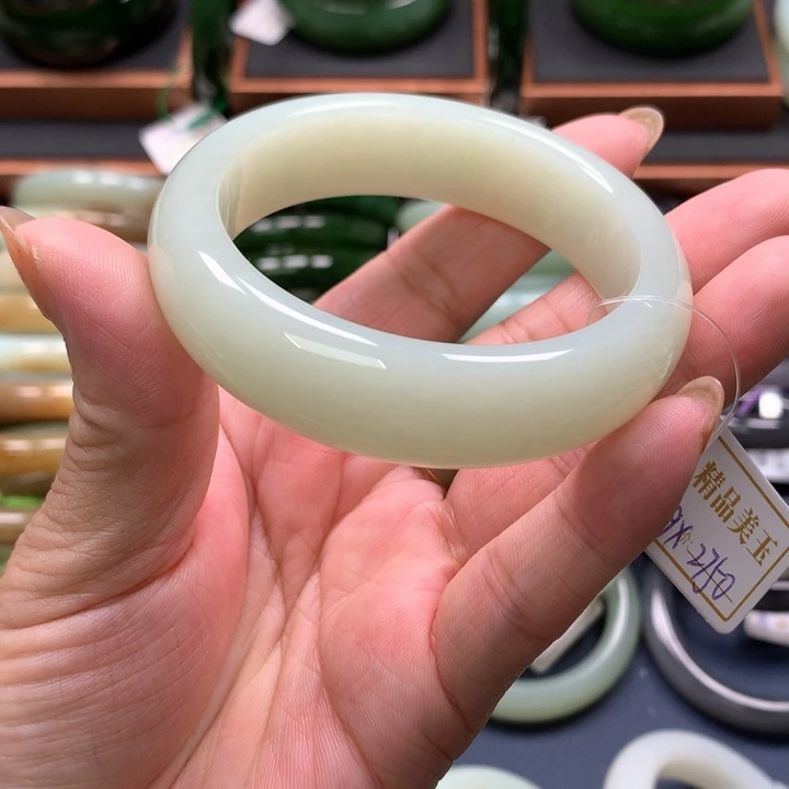 【闪购商品】未镶嵌手镯和田玉