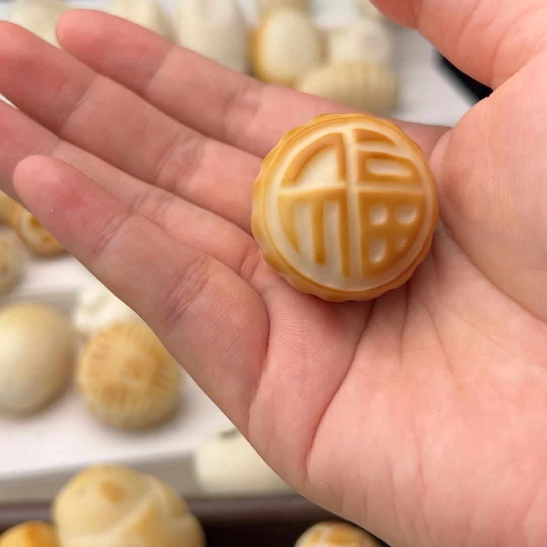 比***子把件菩提根/象牙果定制月饼镶粉钻不退换