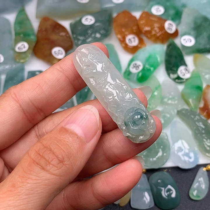 翡翠未镶嵌颈饰随型