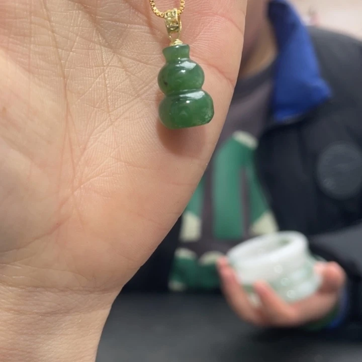 和田玉未镶嵌颈饰碧玉小葫芦