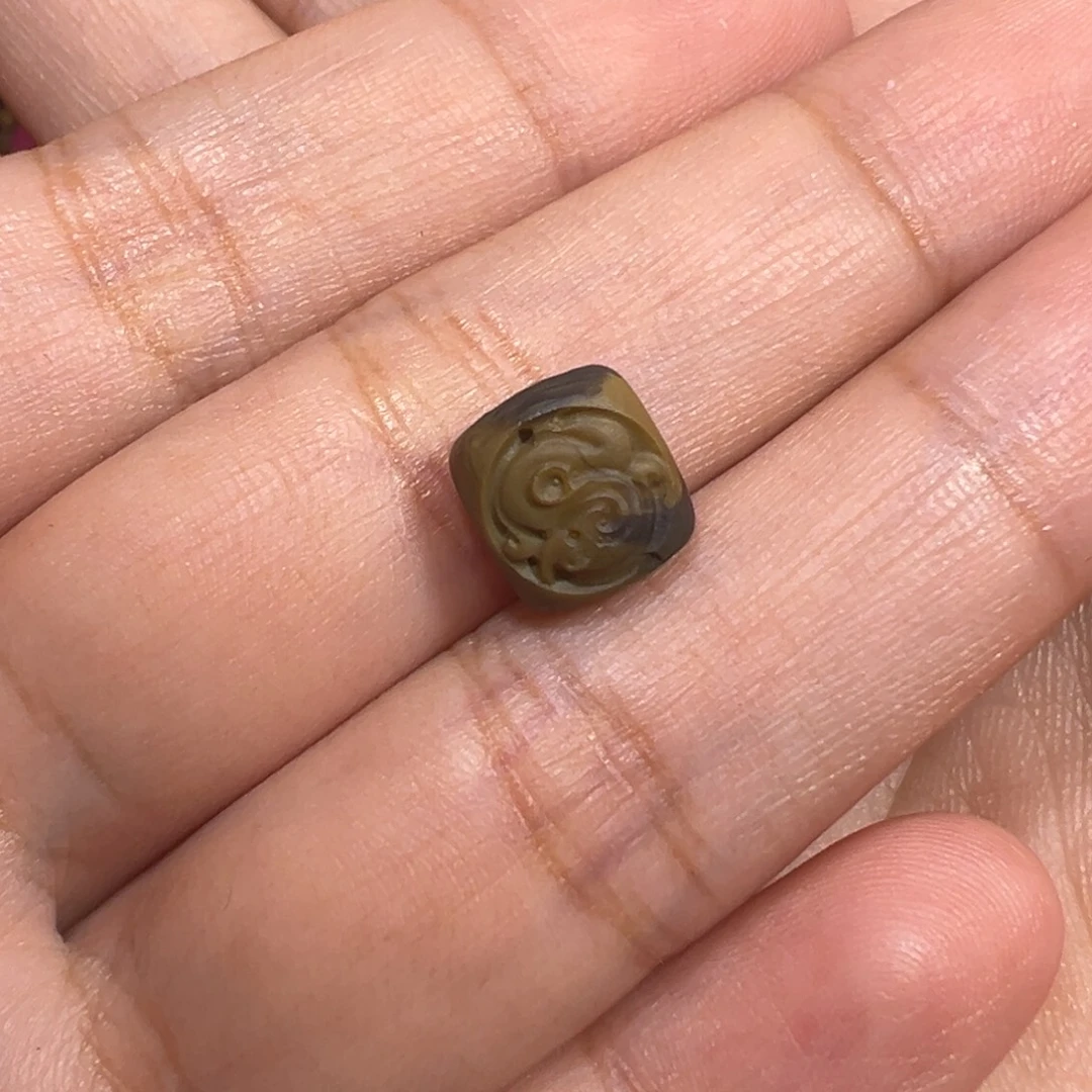 苏***雨未镶嵌南红玛瑙珠宝奇石