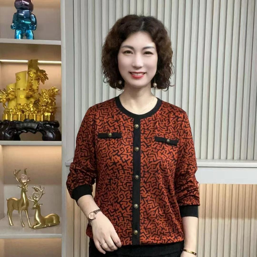 妈妈装流行时尚潮牌女装宽松秋装女士欧若拉独特漂亮上装休闲长袖