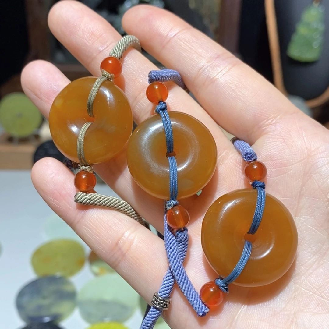 岫玉未镶嵌颈饰多样性发一