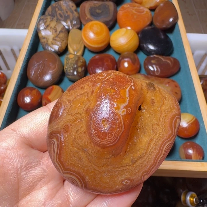 敬***石瓷片马达加斯加奇石手把件浮雕