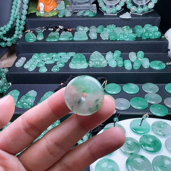 尙***部石英质玉未镶嵌颈饰