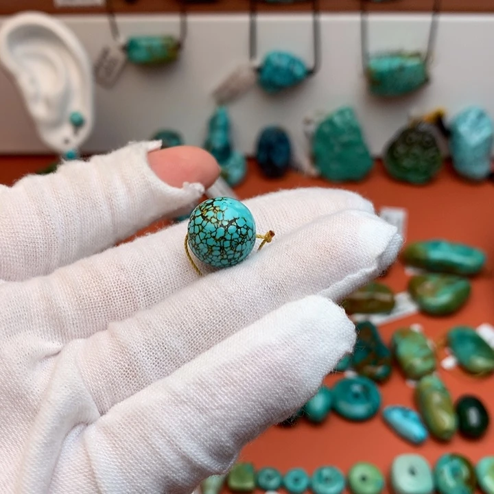 带***瑰绿松石未镶嵌珠宝奇石