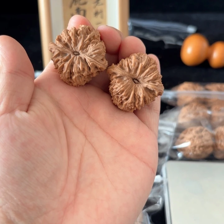 文玩核桃吊坠爱***切南将 色差