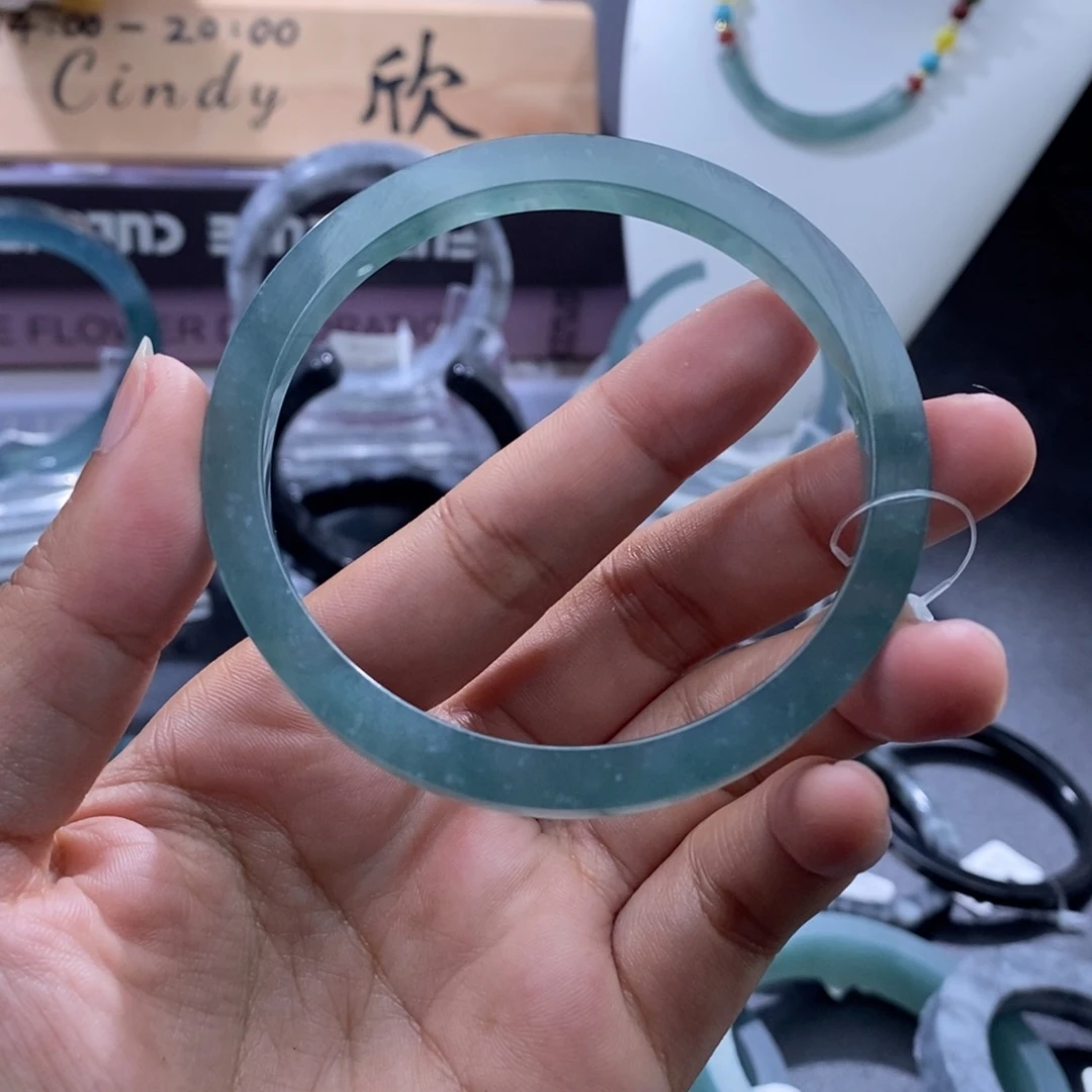 翡翠未镶嵌手镯冰绿