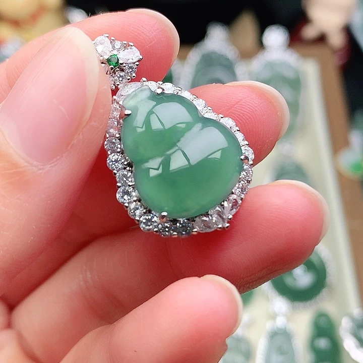 颈饰未镶嵌翡翠吊坠