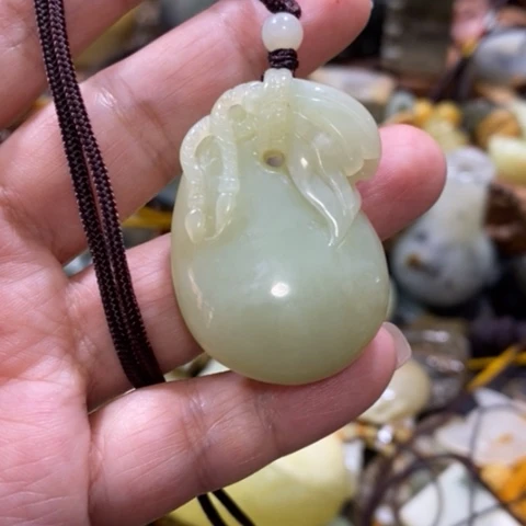 岫岩老玉（透闪石质玉）手把或挂件未镶嵌天*