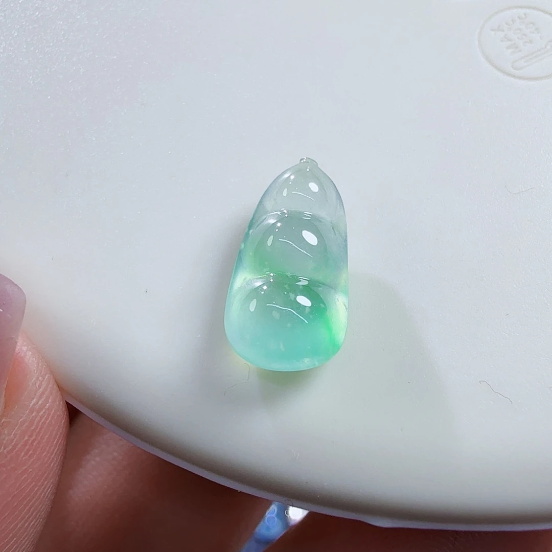 翡翠未镶嵌颈饰裸石