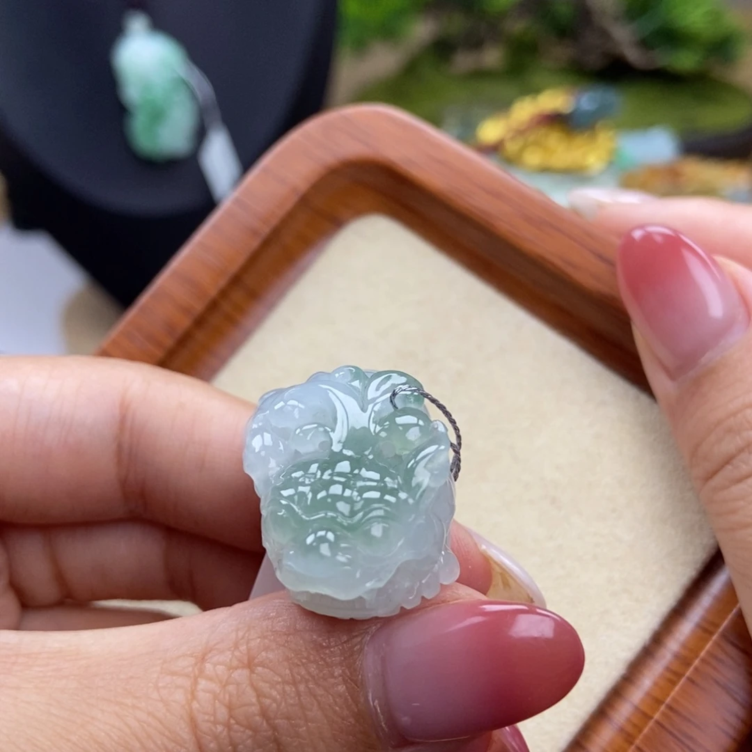 颈饰未镶嵌翡翠大肚含珠貔貅 冰胶飘花