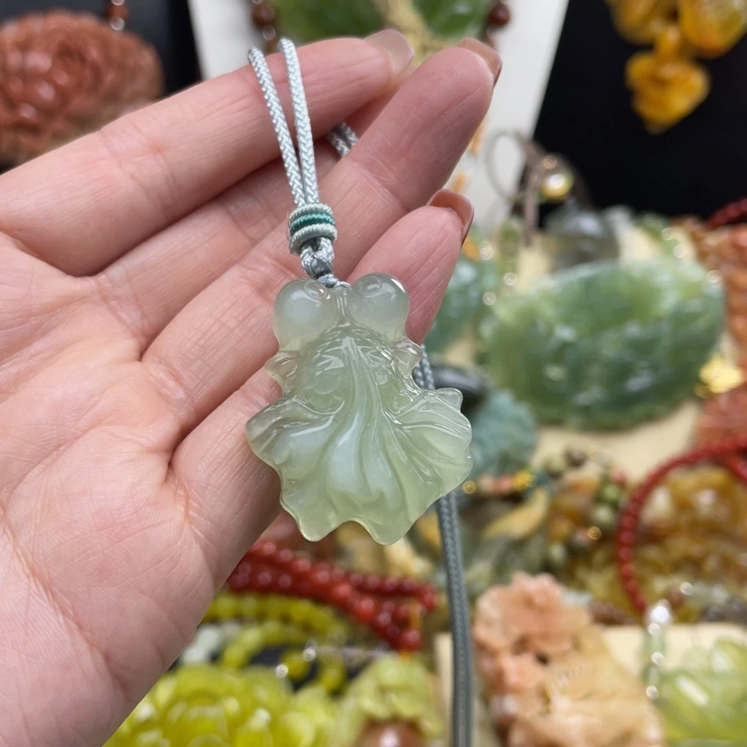 未镶嵌蛇纹石玉颈饰