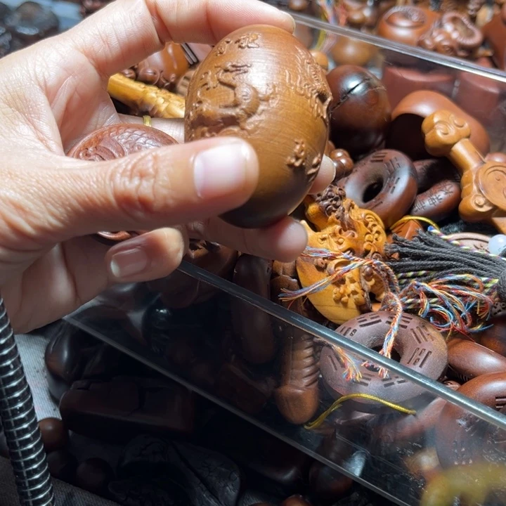 木雷击枣木龙蛋手把件