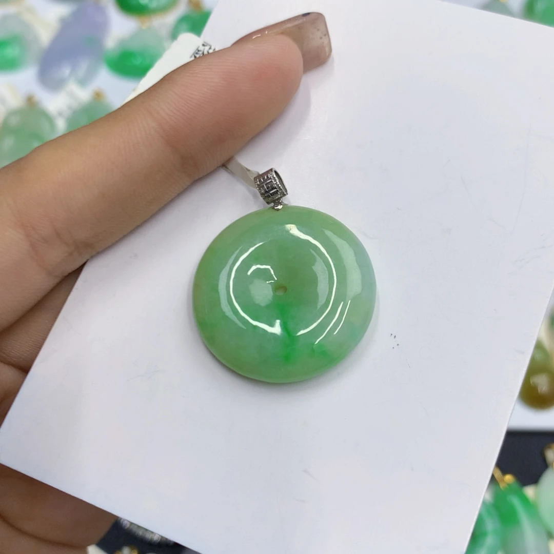 翡翠18K金镶嵌颈饰翡翠