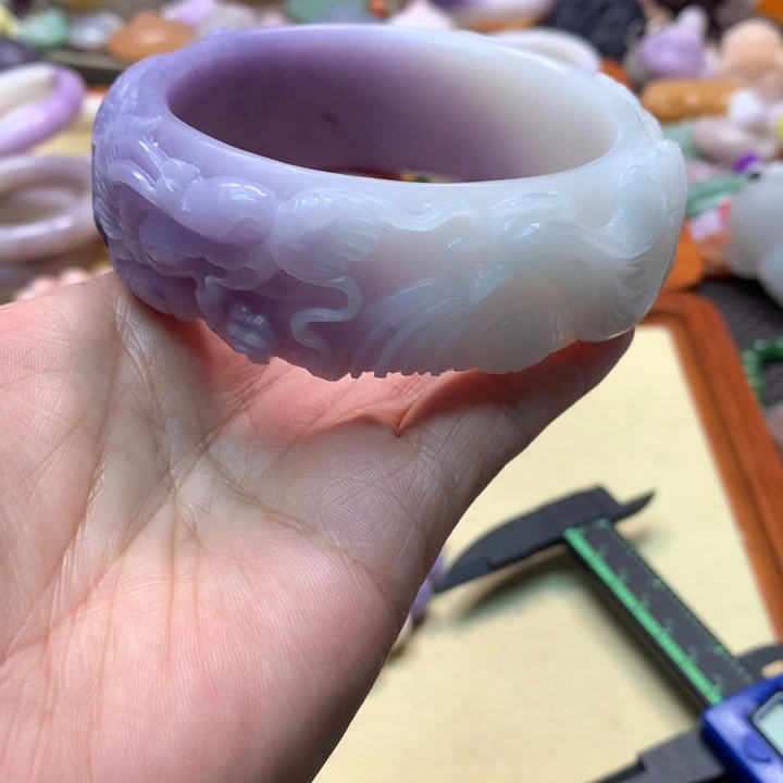 石英岩玉未镶嵌紫白雕花，龙凤呈祥66.7