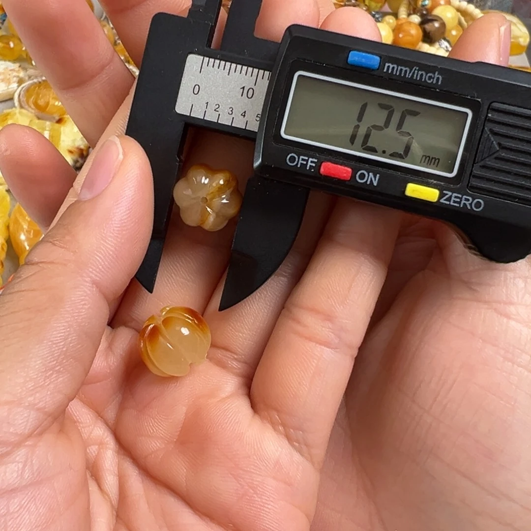 蜜蜡未镶嵌裸石微瑕